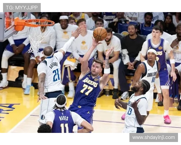 原创129-119!里夫斯38分,东契奇35+11助,湖人6连胜跻身NBA杯八强